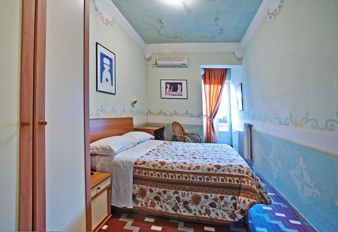 Hotel Luciana Marina di Massa Kültér fotó